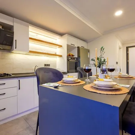 Aura Luxury-modern Stylish For 6 Peeople フェティエ