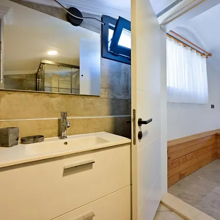 Aura Luxury-modern Stylish For 6 Peeople Villa